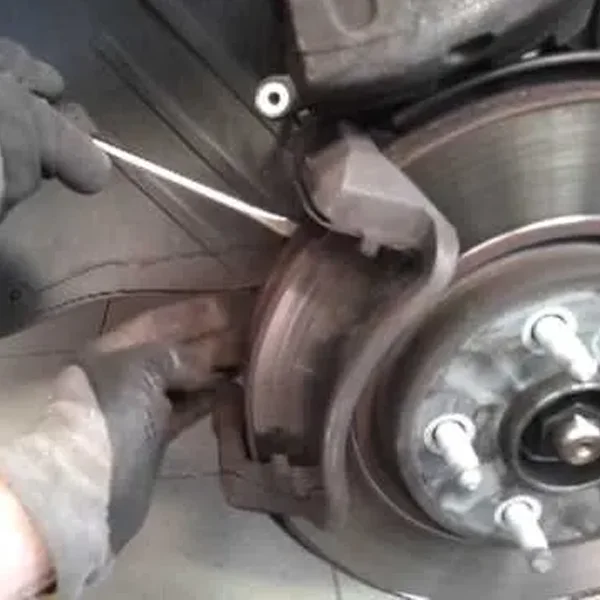 Service Tyre sostituzione pastiglie freni